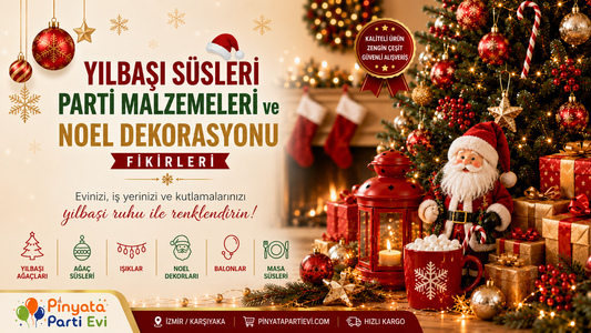 Yılbaşı ağacı, Noel Baba figürü, hediye kutuları ve yılbaşı süsleriyle hazırlanmış yeni yıl dekorasyonu ve parti malzemeleri.