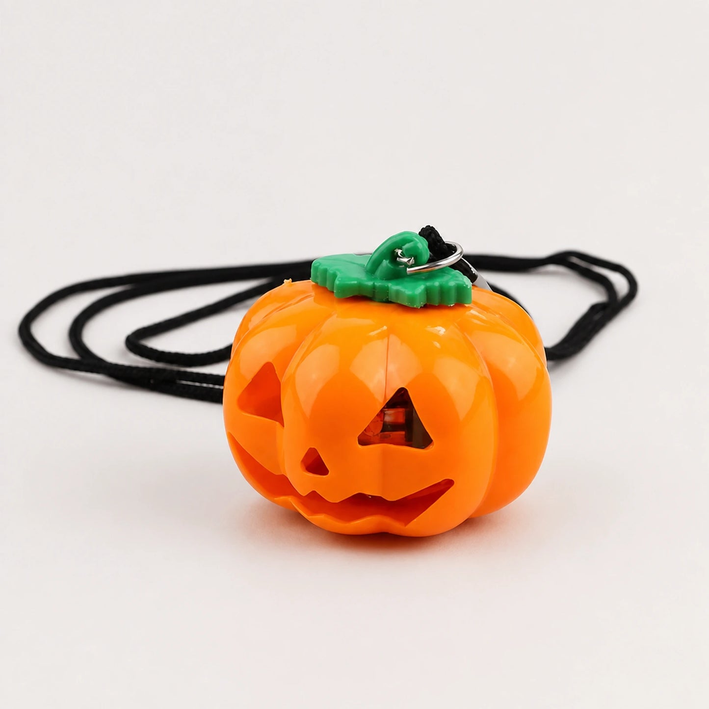 Boyun askılı turuncu ışıklı balkabağı kolye, 3 modlu renkli LED Halloween aksesuarı