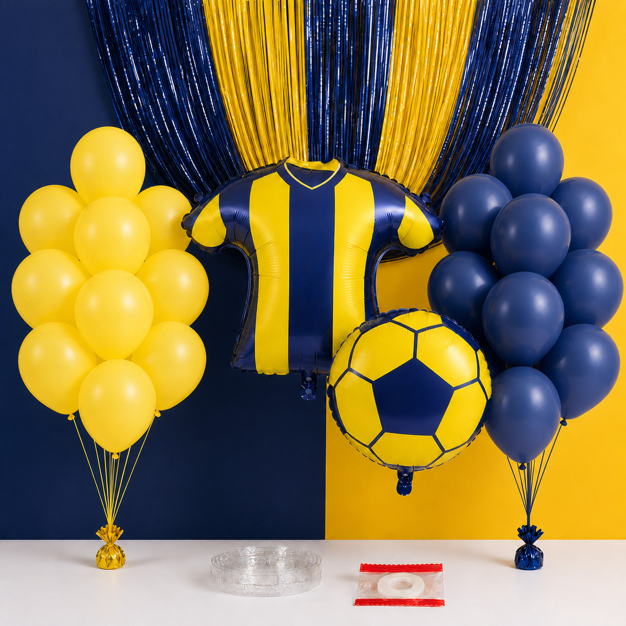Sarı lacivert taraftar doğum günü seti; 10 sarı ve 10 lacivert balon, forma ve futbol topu folyo balonları ile parti aksesuarları